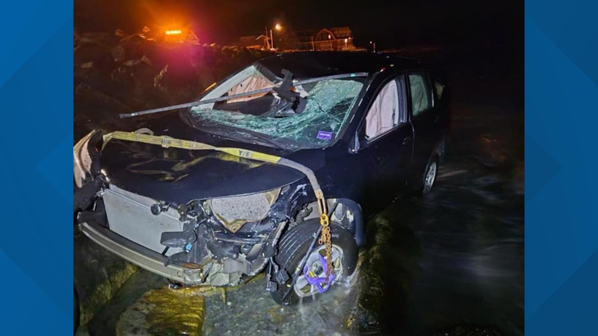 Kennebunk, Maine car crashes into ocean
