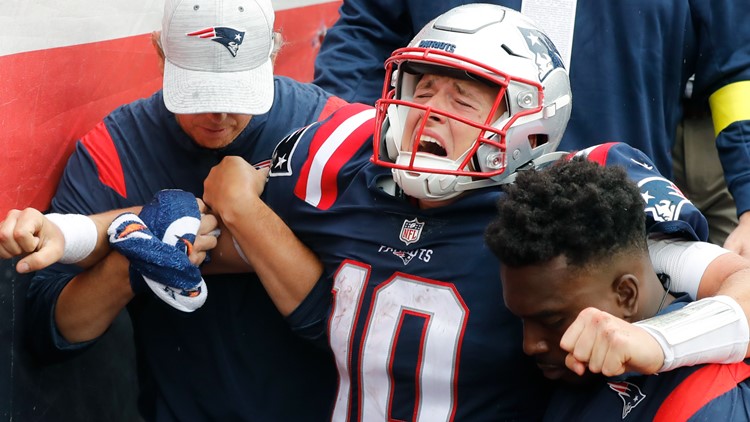 Patriots QB Jones leaves with leg injury after 3rd pick