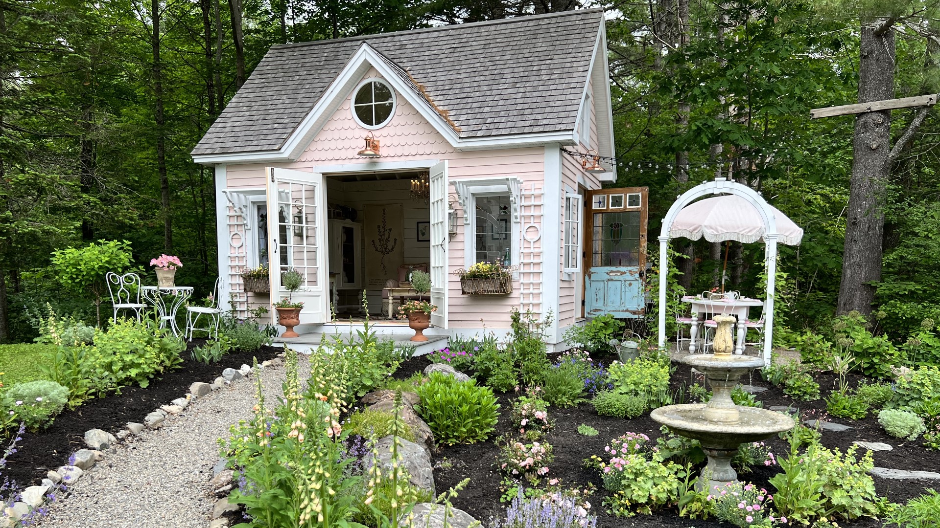 Erin Clark creates beautiful videos of her cottage garden and shares them with the world. Gardening with Gutner went for a tour and a social media lesson.