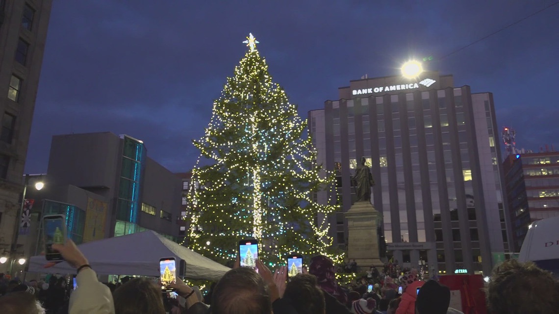 Monument Square packed for Portland treelighting ceremony