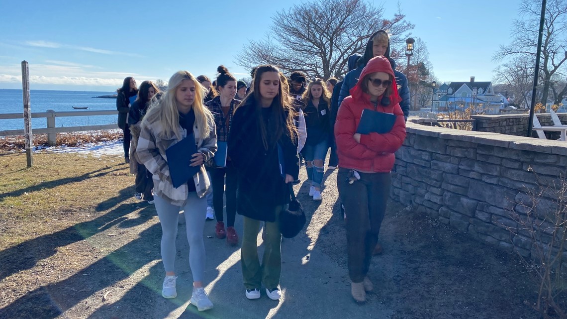High school seniors get jumpstart on college credit - Vimarsana News