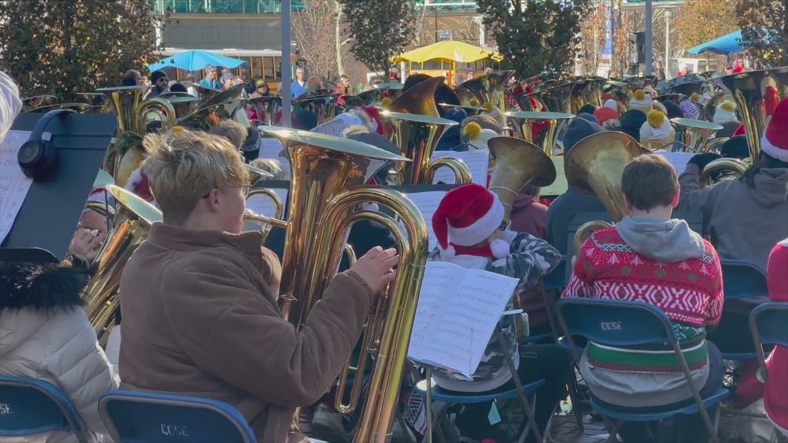 Hundreds participate in tuba Christmas event