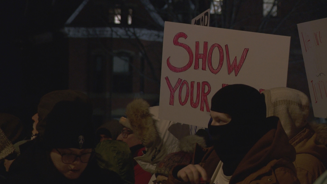 Maine nurses hold candlelight vigils to honor Minneapolis nurse killed by federal agents