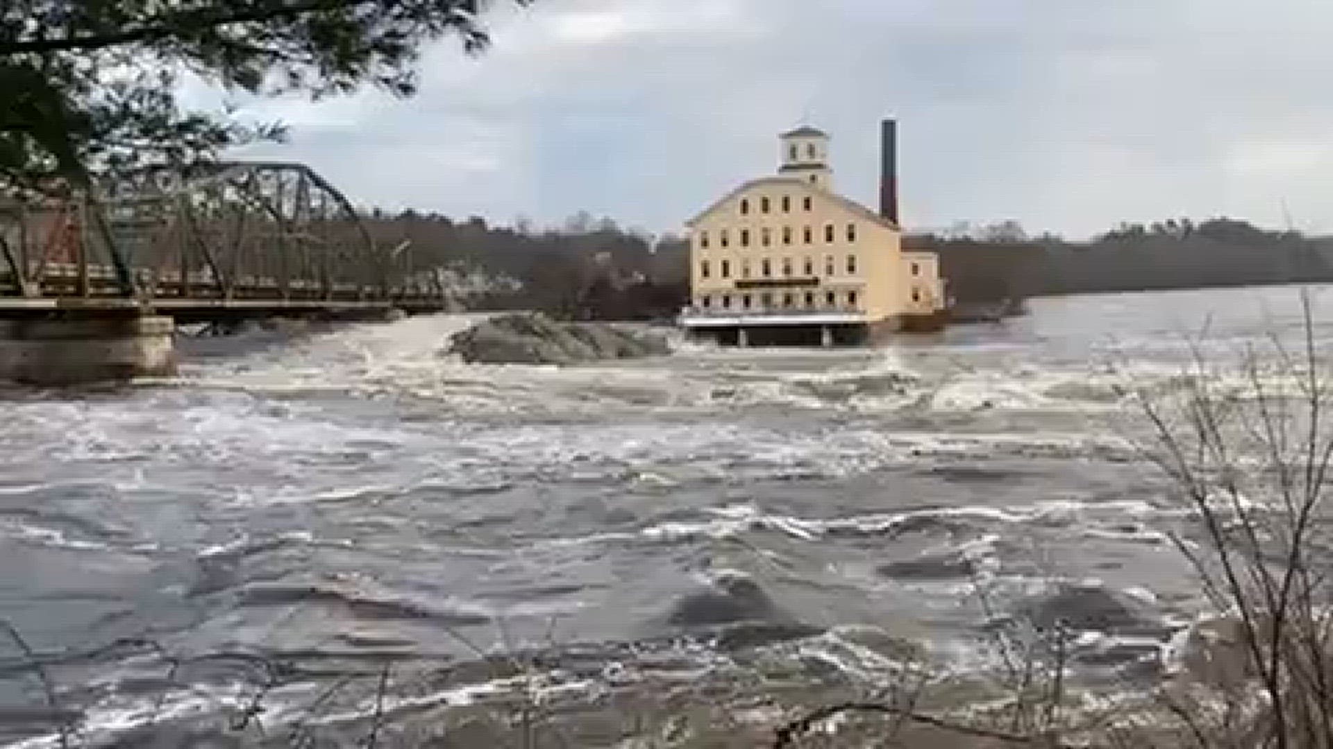 This is a video of the Androscoggin River going under the Frank J Wood bridge Taken Tuesday morning Dec. 19th
Credit: Bonnie Connolly