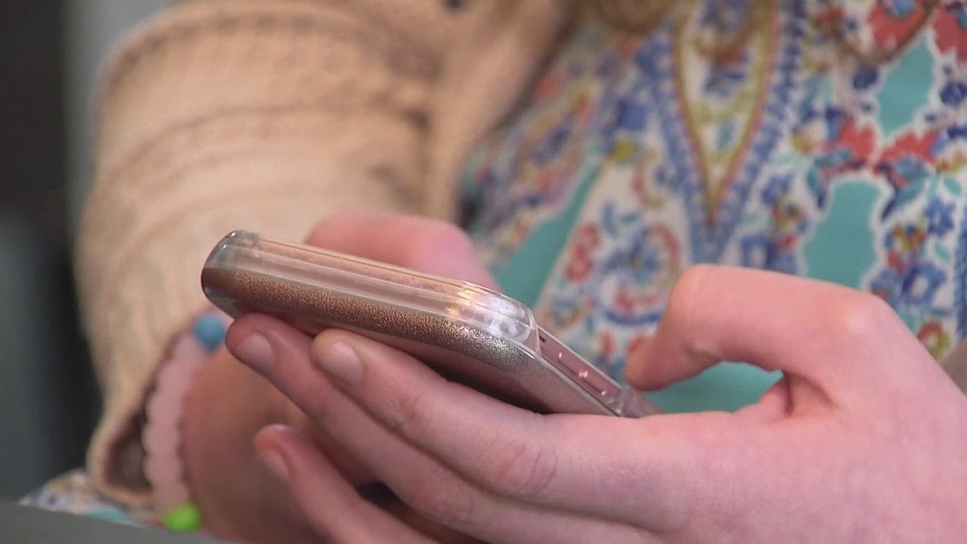 Portland Public Schools bans student cellphone use during school day ...