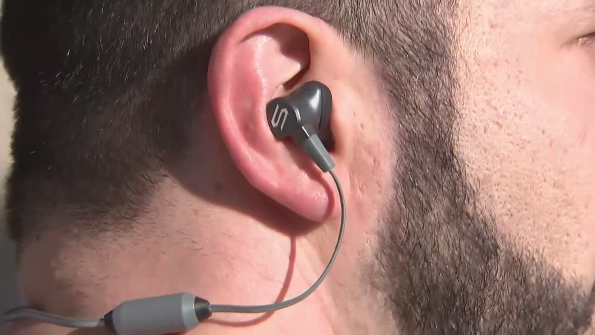 Experts say up to 25 percent of the US population has persistent ringing, buzzing, or humming sounds in one or both ears, known as tinnitus.