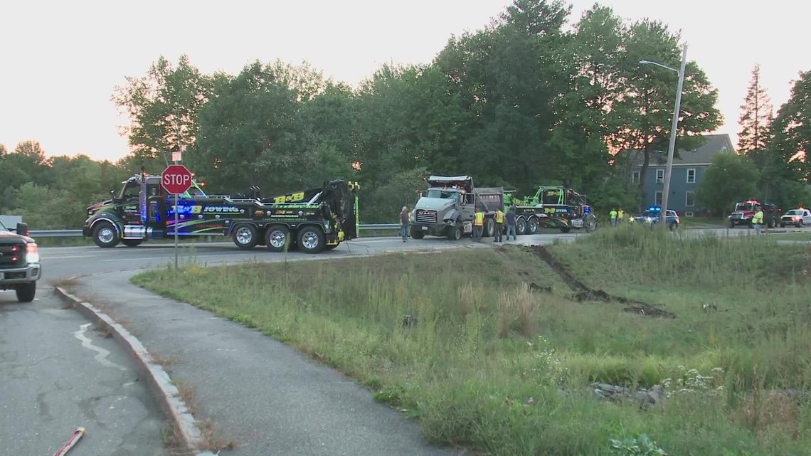 Crash in Westbrook causes Route 25 detour