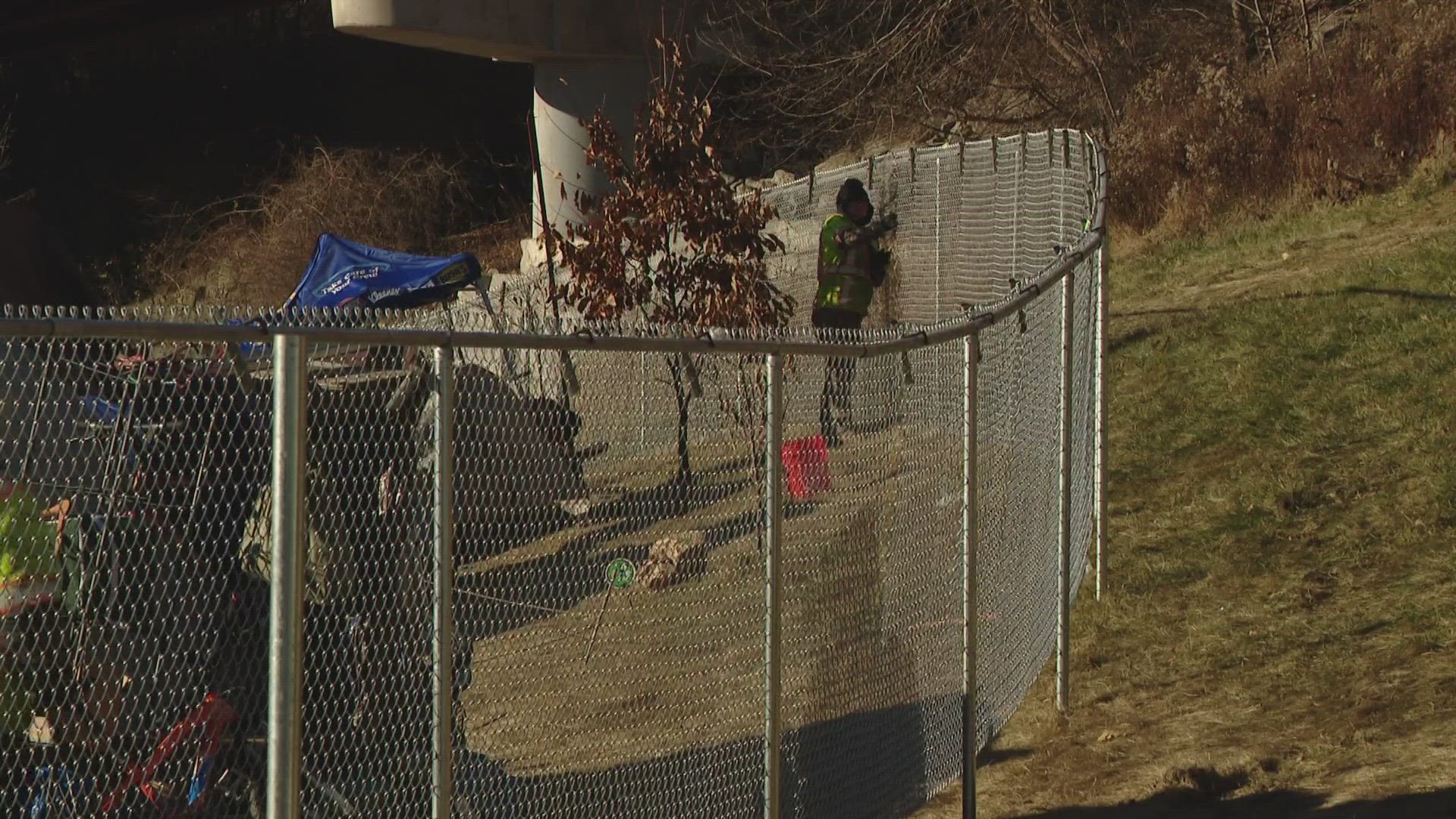 SLPS begins replacing lead-contaminated fences | ksdk.com