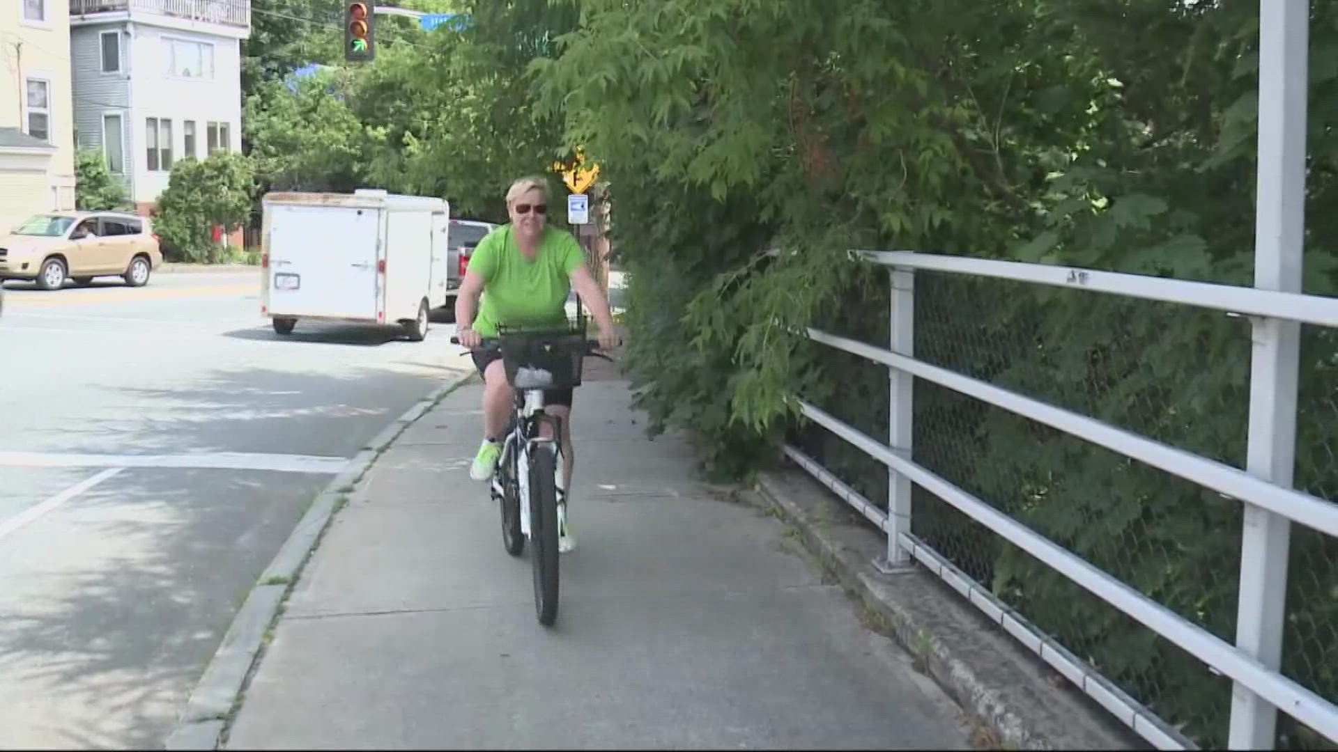 Up to 200 bikes, including 50 electric ones, will hit the streets of Portland starting on Monday.