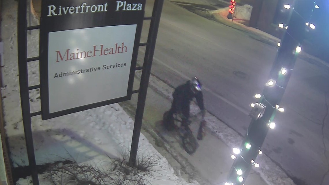 Westbrook police share surveillance images, seek robbery suspect - Vimarsana News