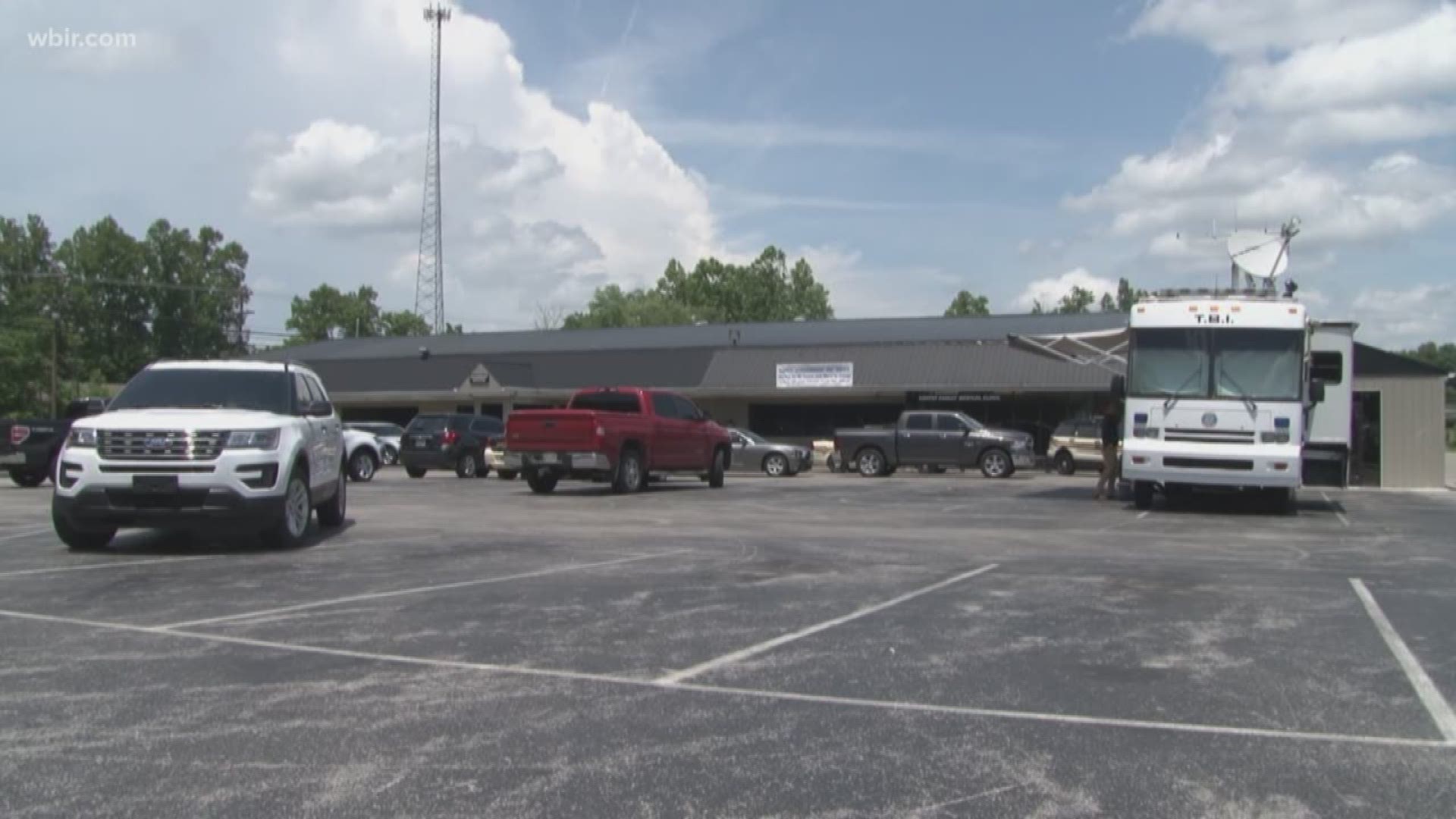 Tuesday morning, agents from the Drug Enforcement Agency (DEA), assisted by the Tennessee Bureau of Investigation (TBI) and the Tennessee Highway Patrol (THP), executed search warrants at the Coffey Family Medical Clinic and the Life Choices Wellness Clin