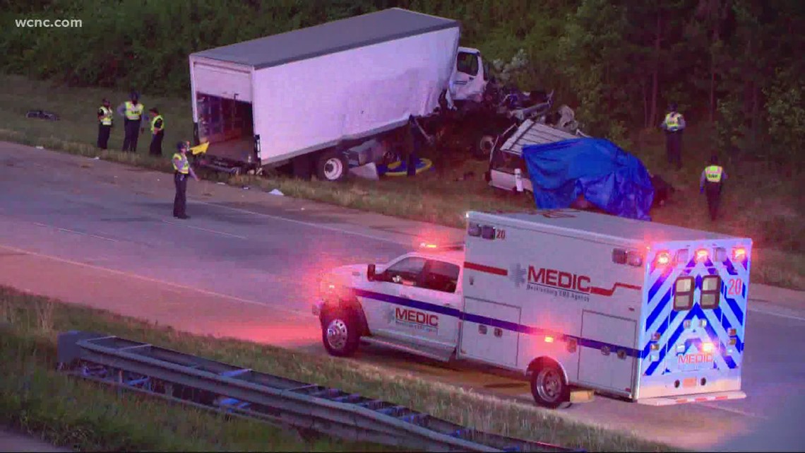 Fatal crash in Charlotte leaves 5 people dead