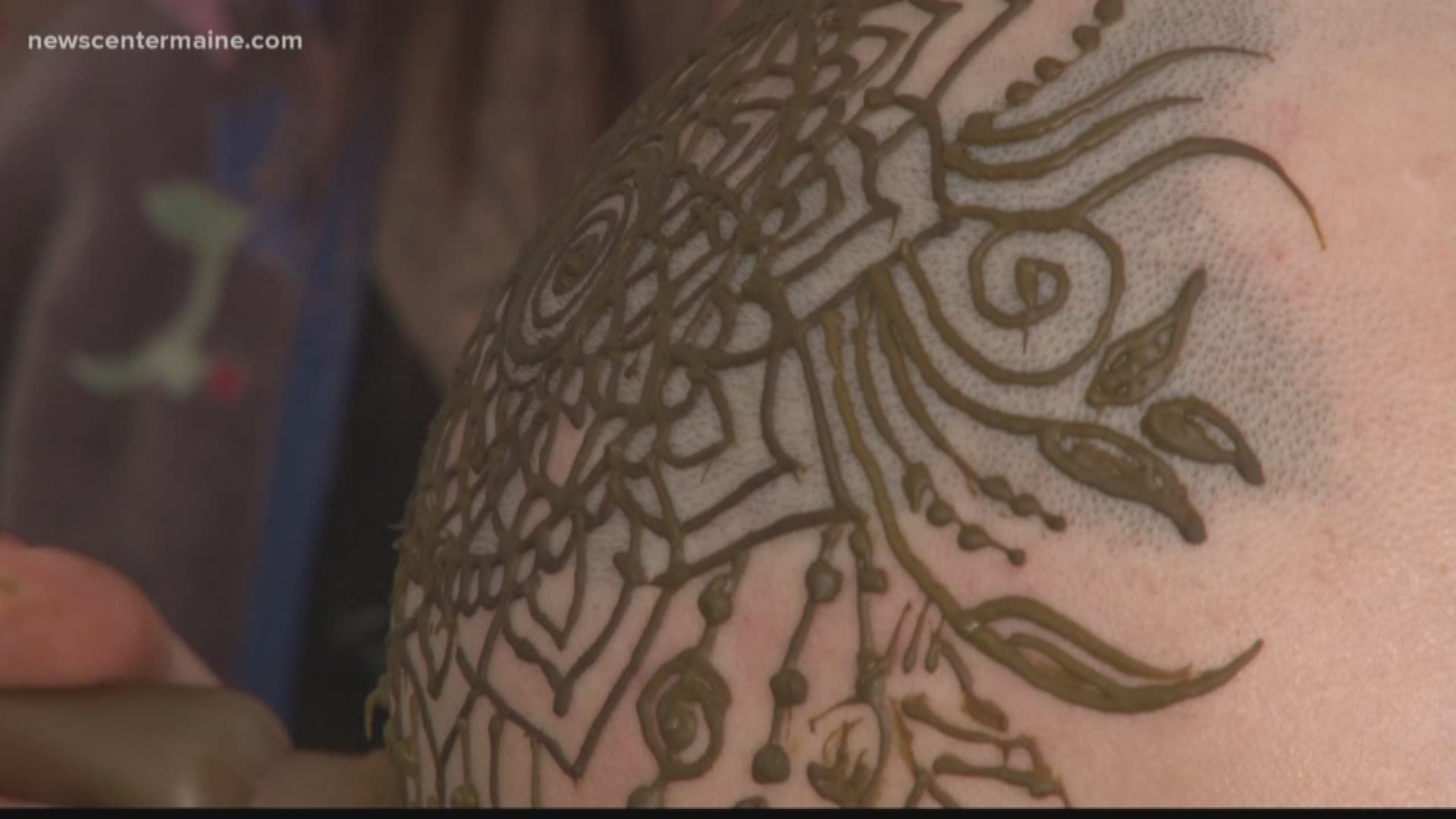 Mary Schmaling-Kearns draws henna tattoos on the heads of those who have experienced baldness, most of whom are going through cancer treatments.