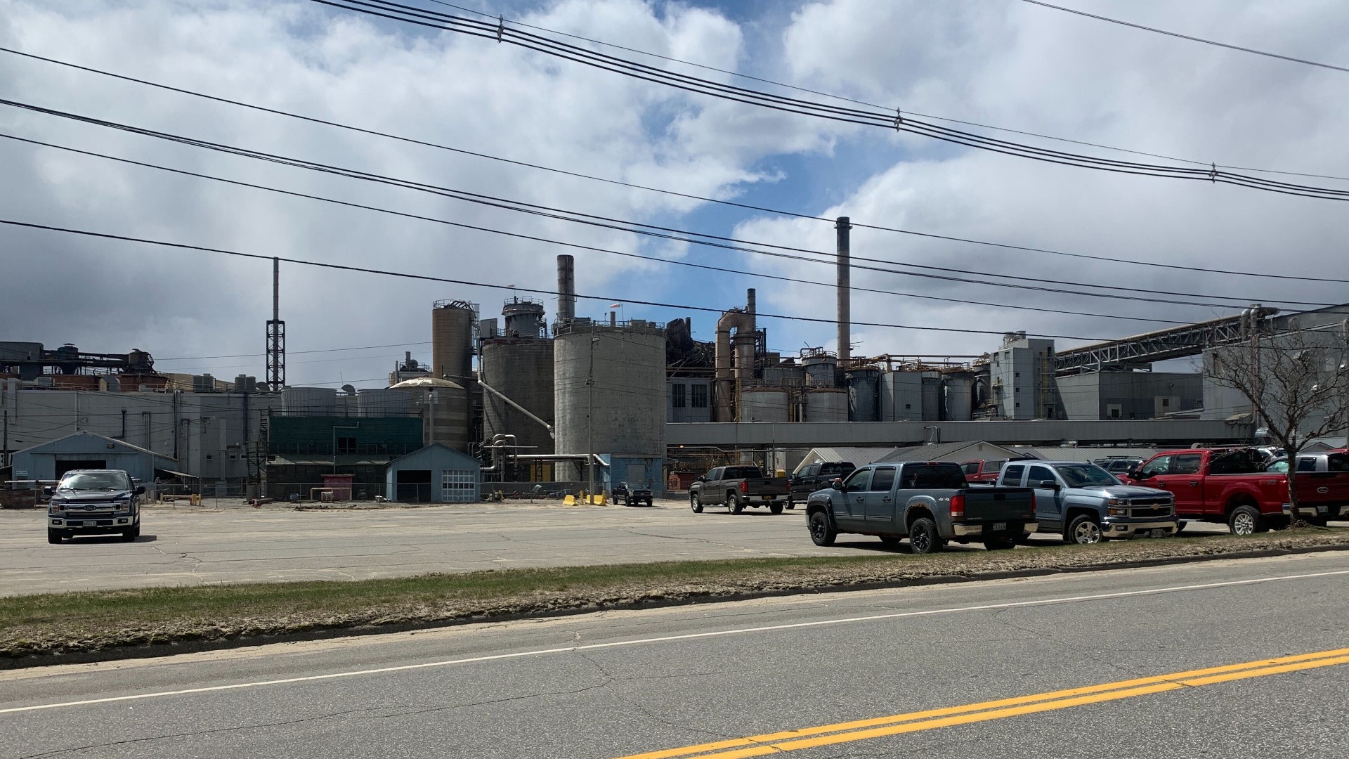 Massive explosion at paper mill in Jay, Maine