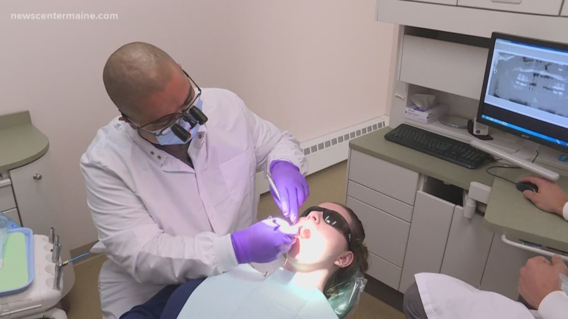 A PROGRAM THAT GIVES DENTAL STUDENTS AN OPPORTUNITY TO PRACTICE AT DENTAL CLINICS IS HELPING KEEP SOME THOSE DENTISTS IN RURAL MAINE