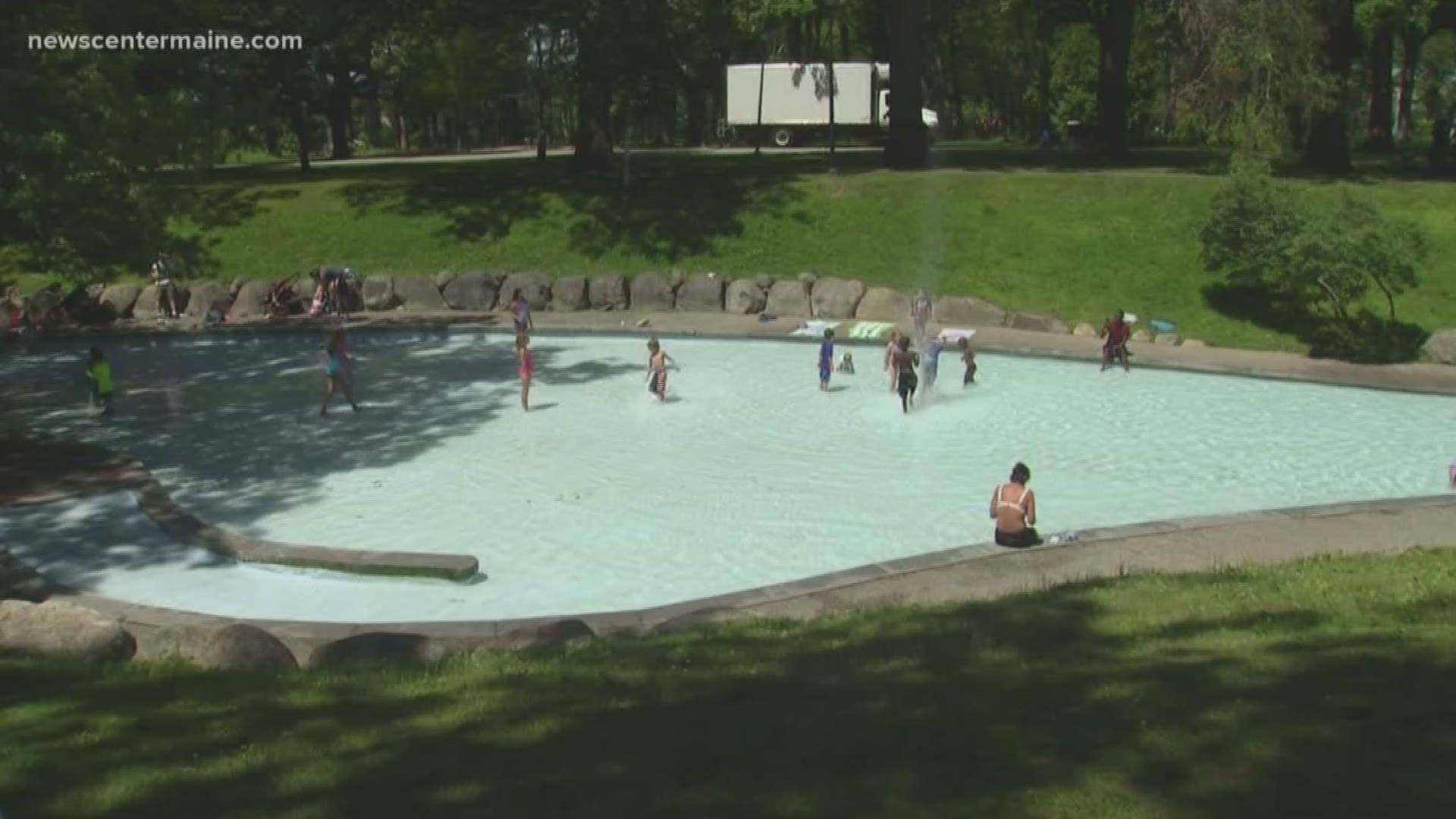 The best ways to combat the heat this weekend are shade, fluids, and bodies of water.
