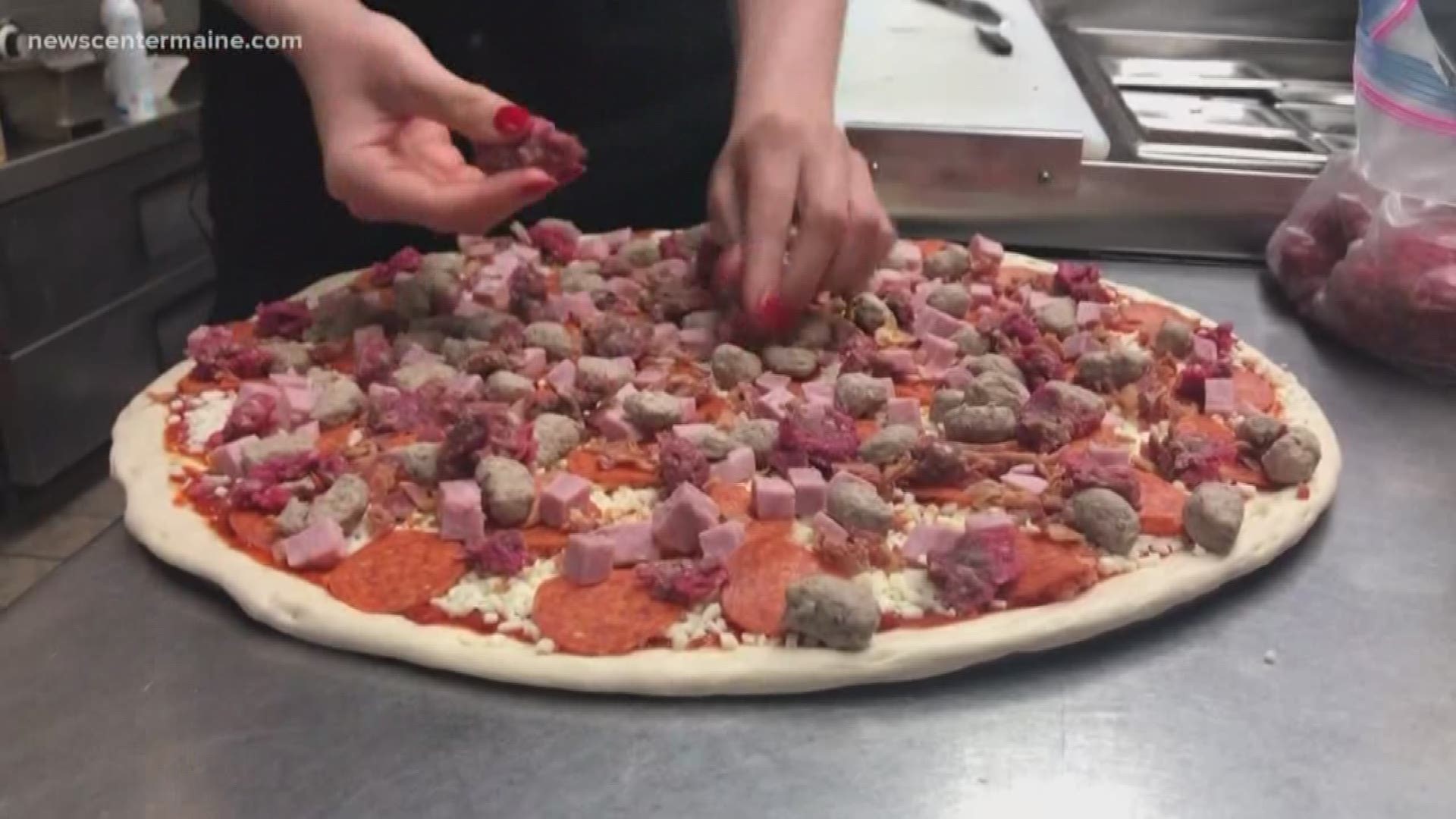 Maine pizza joint has specialty Bruins pizza