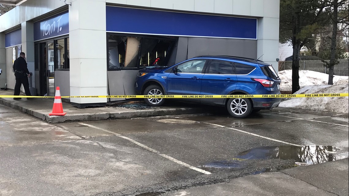 Car crashes into Bangor gas station