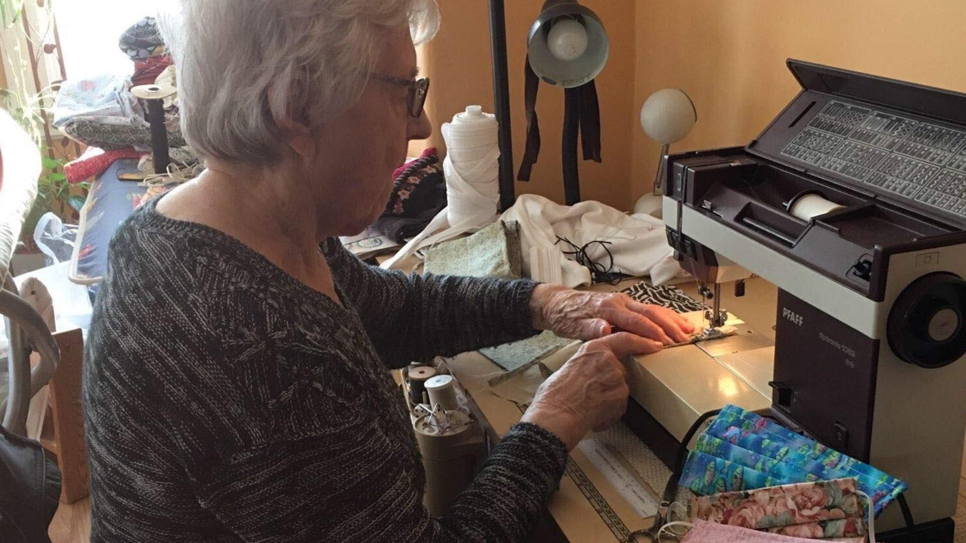 89-year-old Mainer volunteers makes face masks amid coronavirus, COVID-19