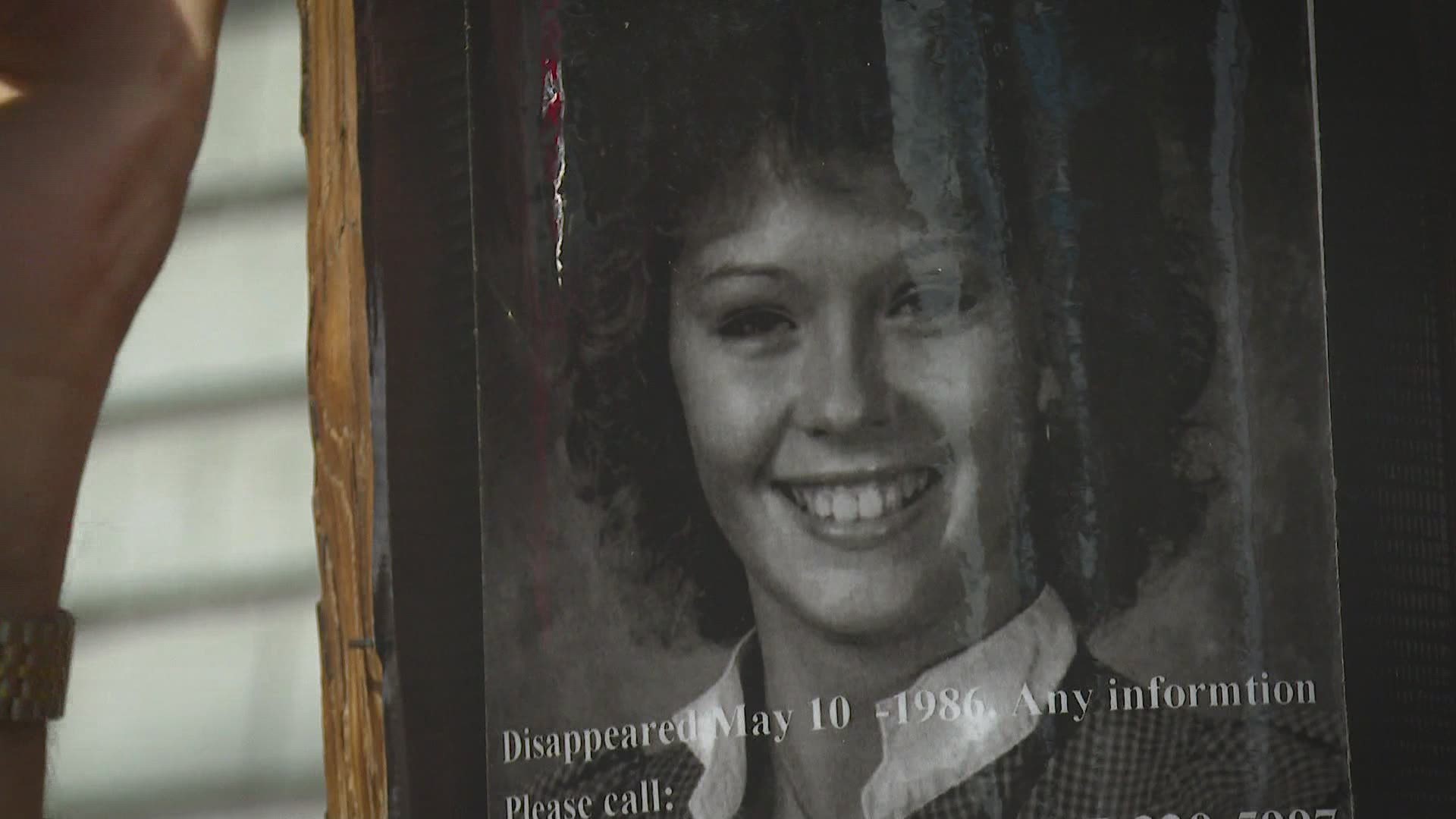 Kimberly Moreau went missing in 1986, last seen on the night of her junior prom. Kim's father, Richard, has been putting up posters of her every year since.