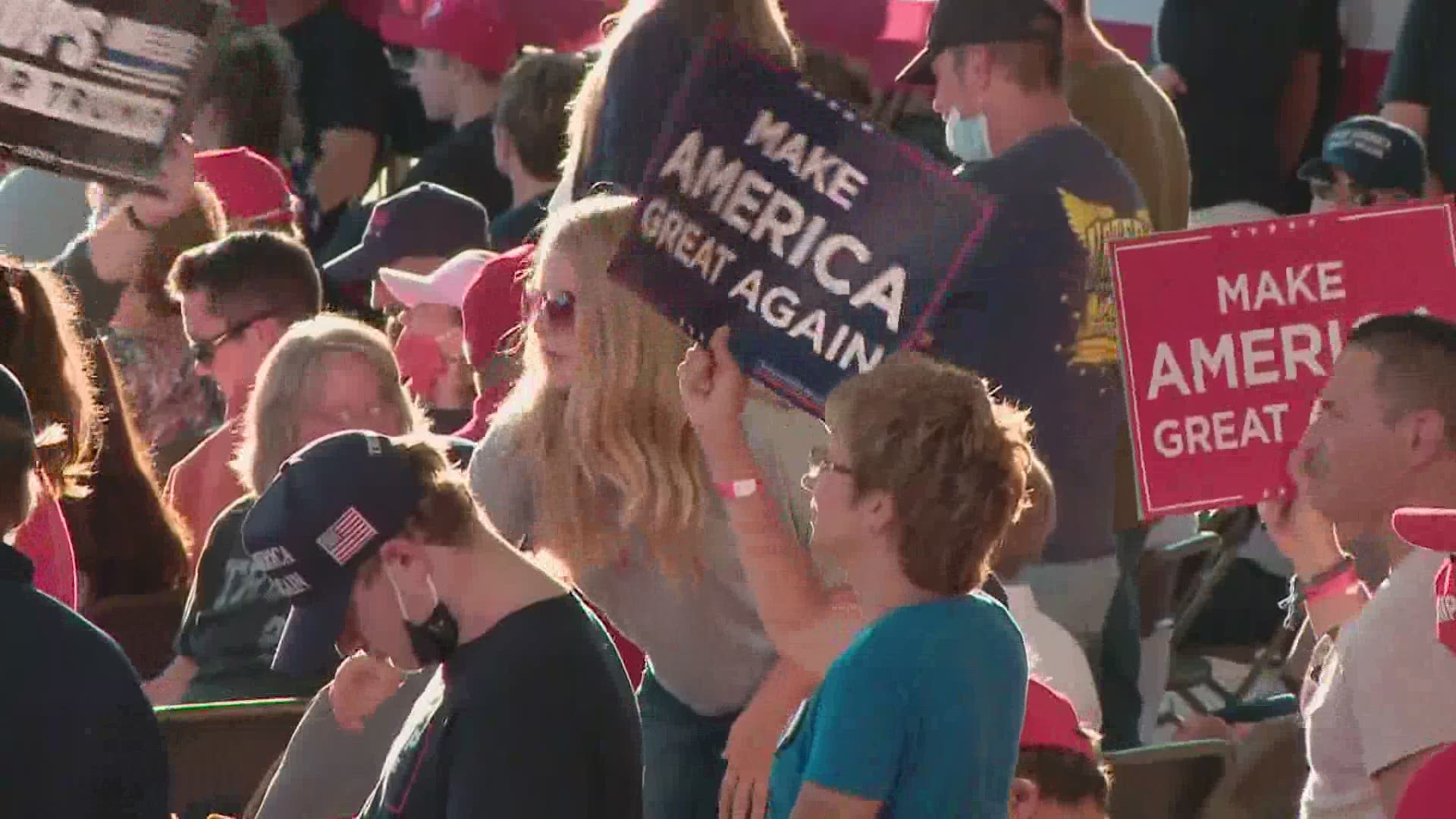 Hundreds turn out for Trump election rally in NH