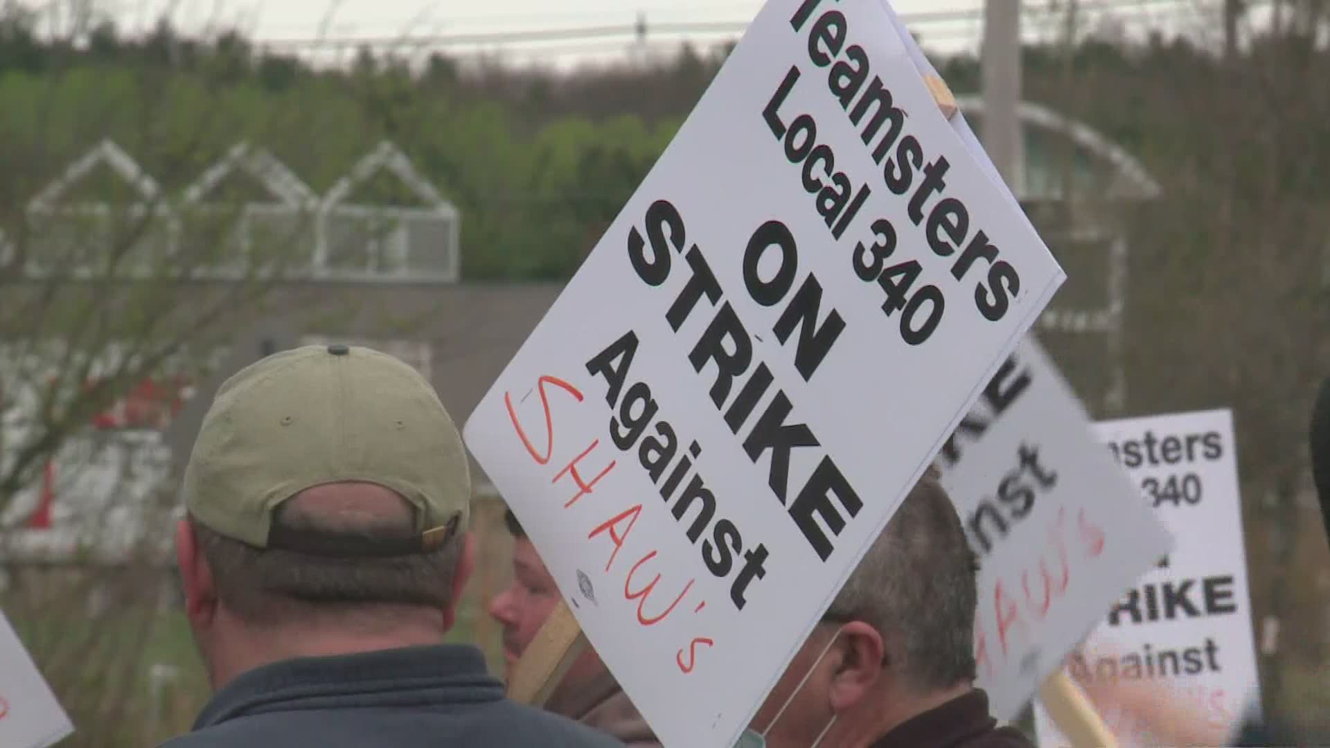 Mechanics for Shaw's Supermarkets put down their tools and picked up picket signs Monday morning.