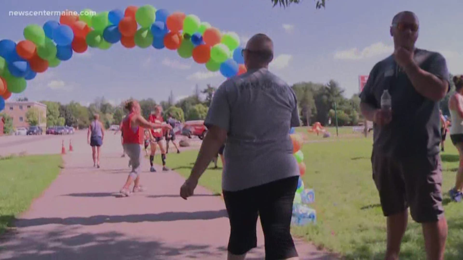 Survivors run and walk to fight cancer in memorial 5k 