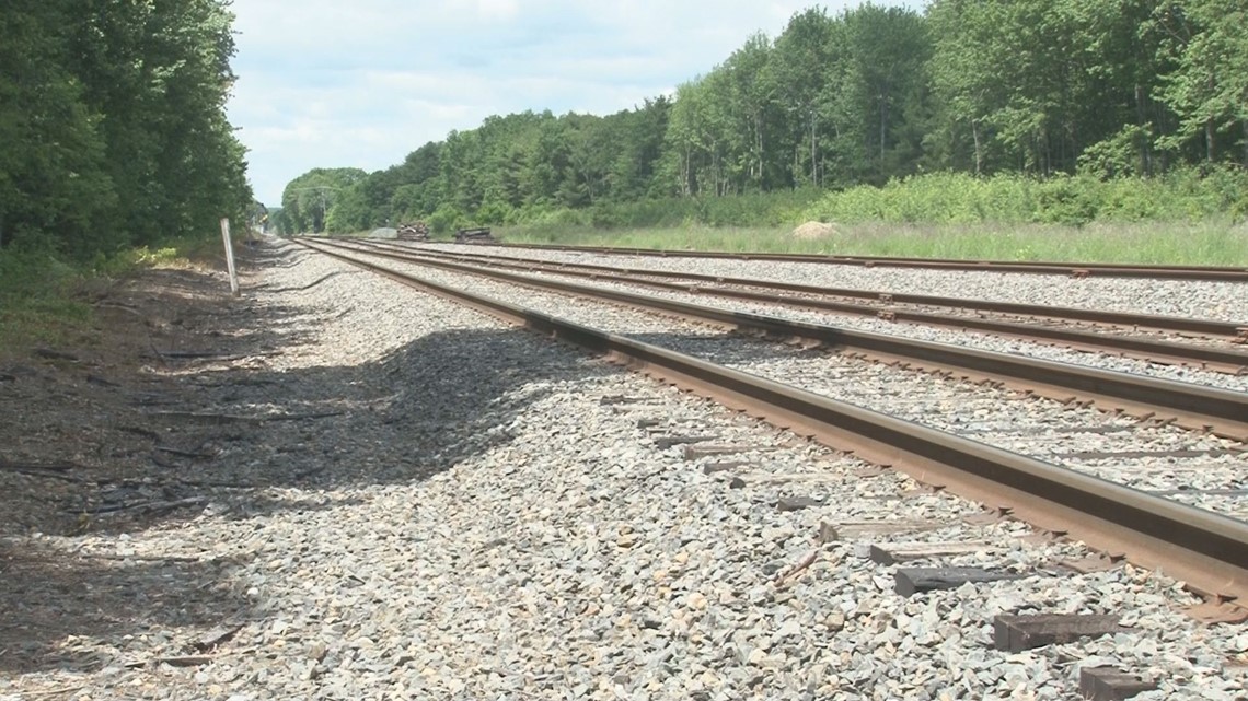 Canadian Pacific to buy Central Maine and Quebec Railway