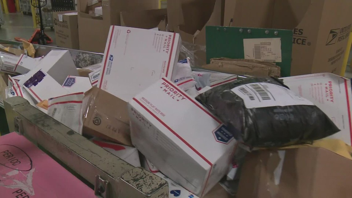 Maine USPS worker contracts COVID19