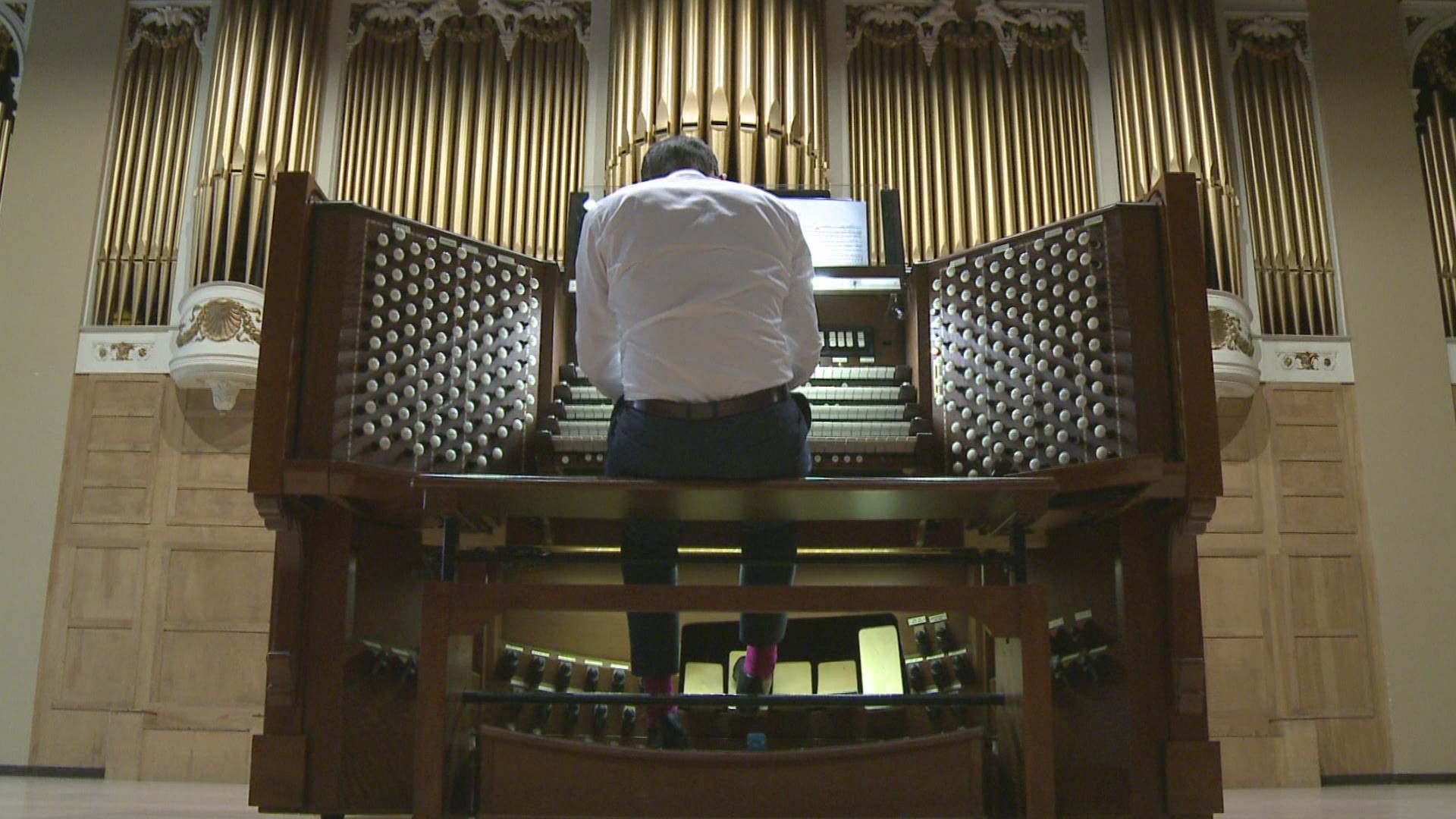 Portland's new municipal organist, James Kennerley, performs this classic piece.