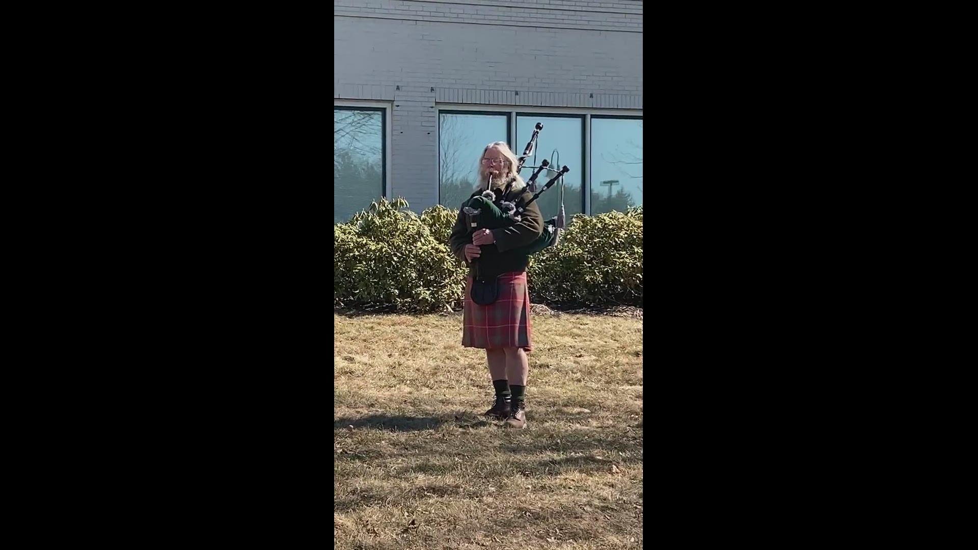 After getting his vaccination, this man played bagpipes while others waited for theirs on St. Patrick’s Day.
Credit: Melinda Bosk