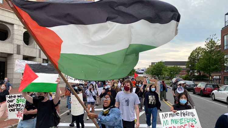 Protesters chant, march through Portland in solidarity with Palestine