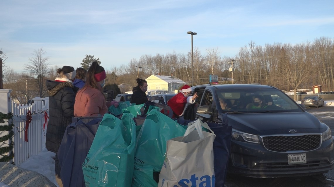 Waterville non-profit gives 1,000 free Christmas meal baskets to families - Vimarsana News