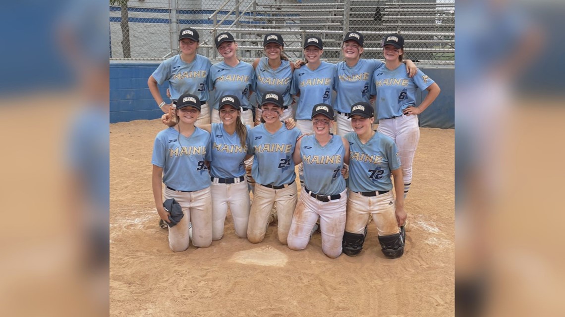 The Maine Thunder 14U softball wins national championship