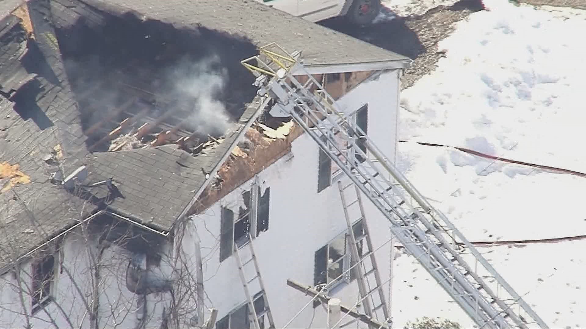 1 firefighter killed, 4 others injured in Berwick fire