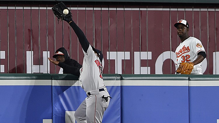 Jackie Bradley Jr. made a great catch at the wall to save a home run