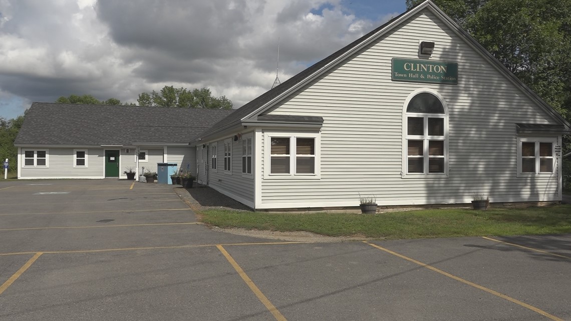 Clinton addresses some town residents' concerns about complete