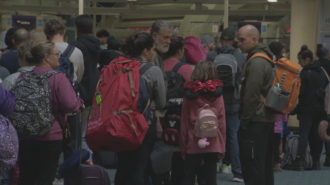 Frontier Airlines flies teen to Puerto Rico instead of Ohio