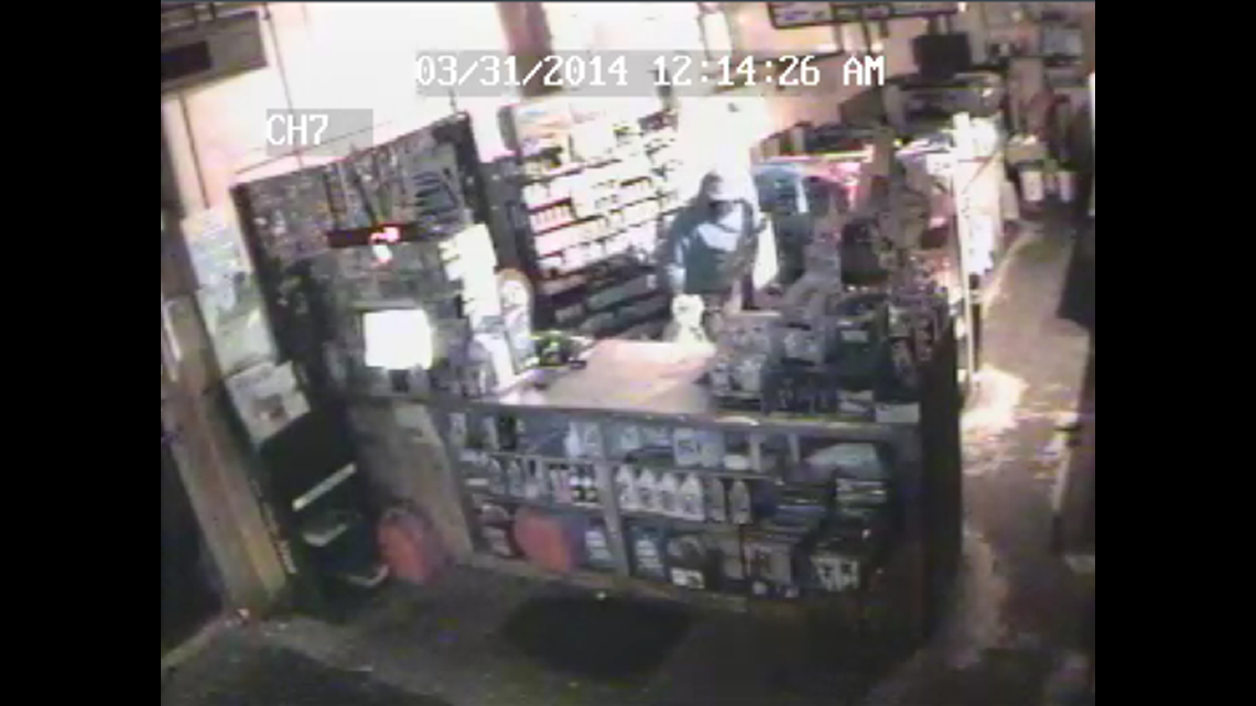 Police searching for suspect in burglary in Howland